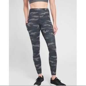 Athleta ultimate Camo 7/8 Tight XS Navy Grey Pockets